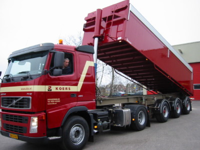 Kippertrailer emt inhoud van 30 m3 voor losgestorte materialen